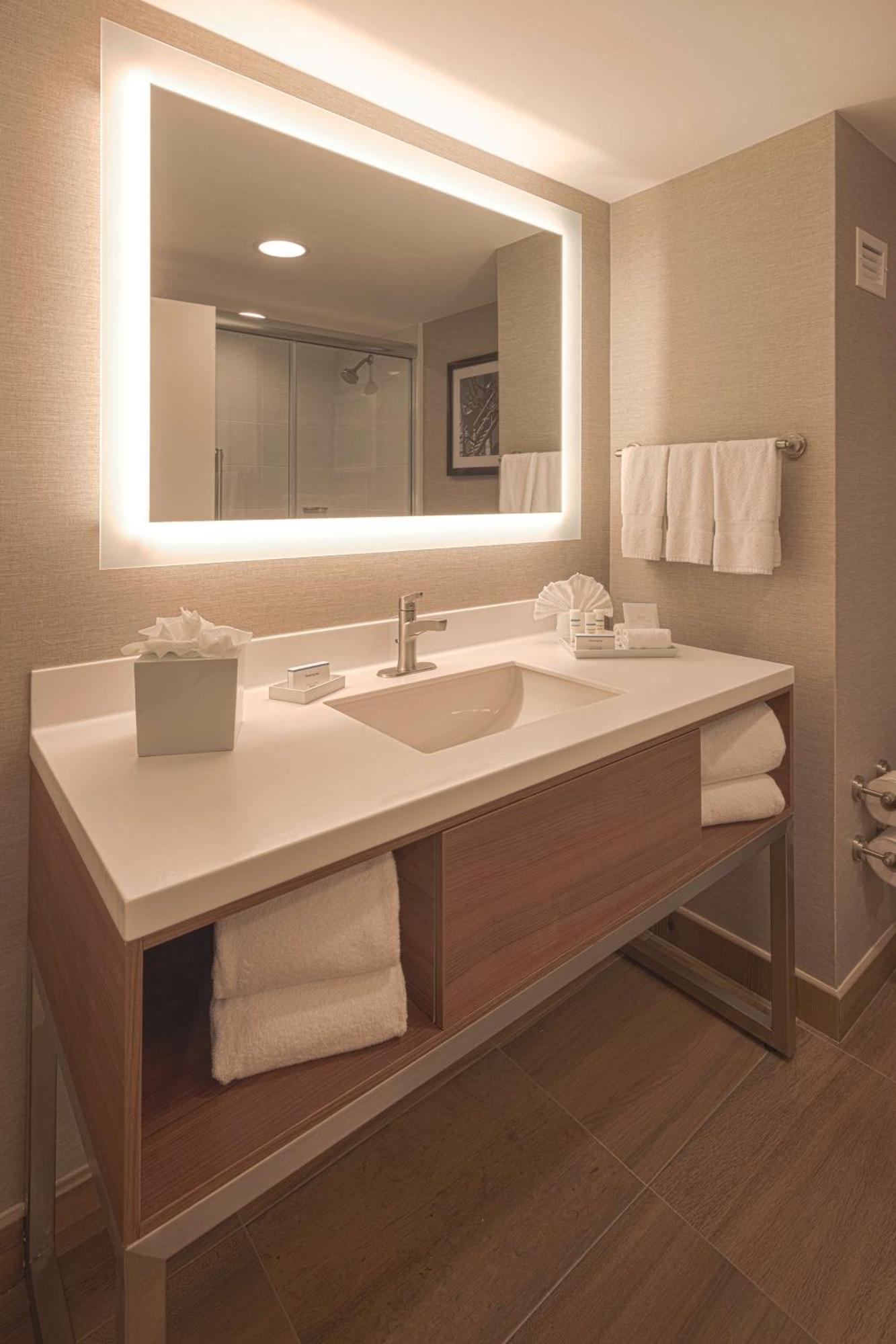 Hampton By Hilton Galerías Hotel